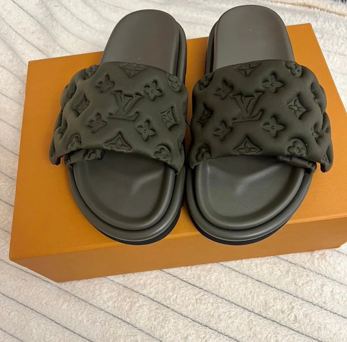 Khaki Sliders