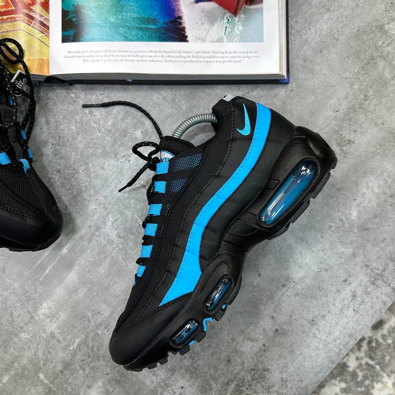 Light blue accent Trainers