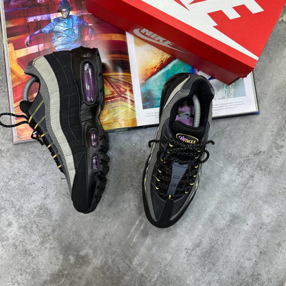 Purple accent Trainers
