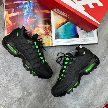 Bright green accent Trainers