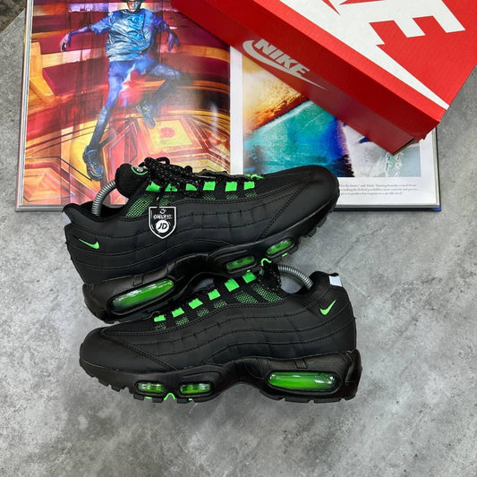 Bright green accent Trainers