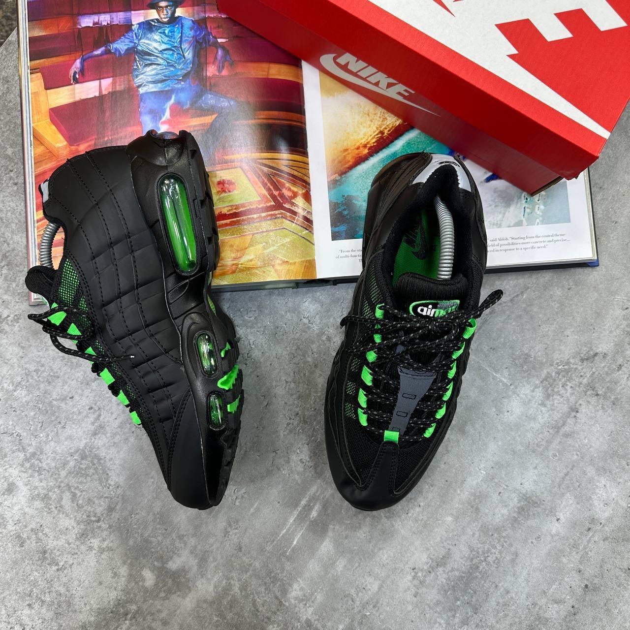 Bright green accent Trainers