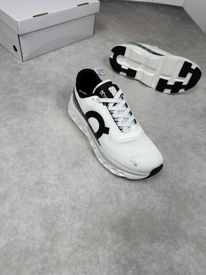 Black and white Trainers