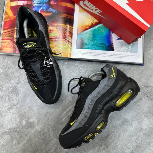 Yellow accent Trainers
