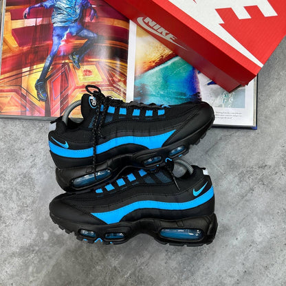 Light blue accent Trainers