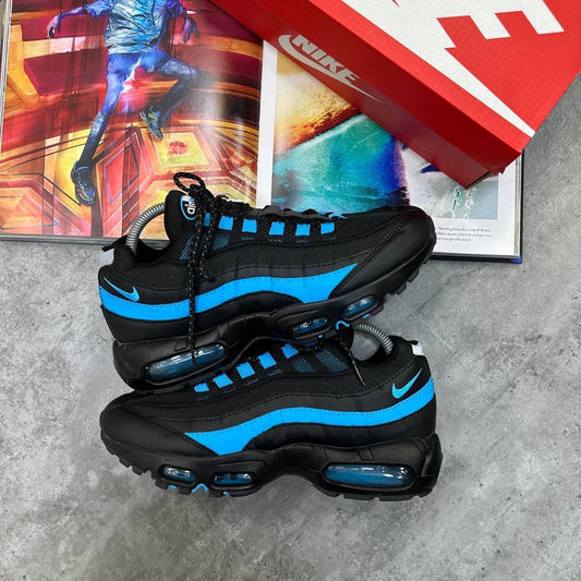 Light blue accent Trainers