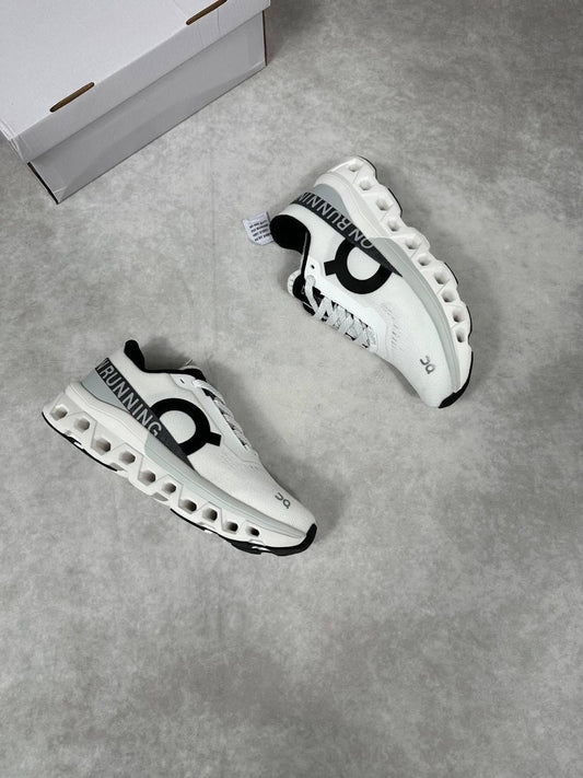 Black and white Trainers