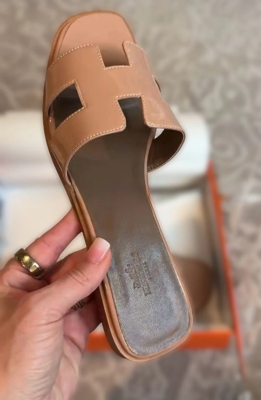 Shiny Cream Sandals